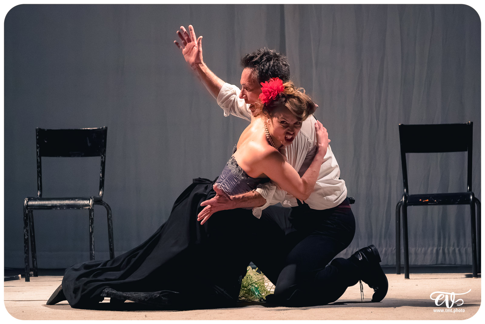 UN FIL A LA PATTE (CIE VIVA)